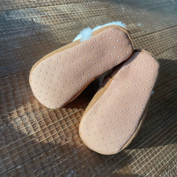 Baby slippers - Picture 2 of 3